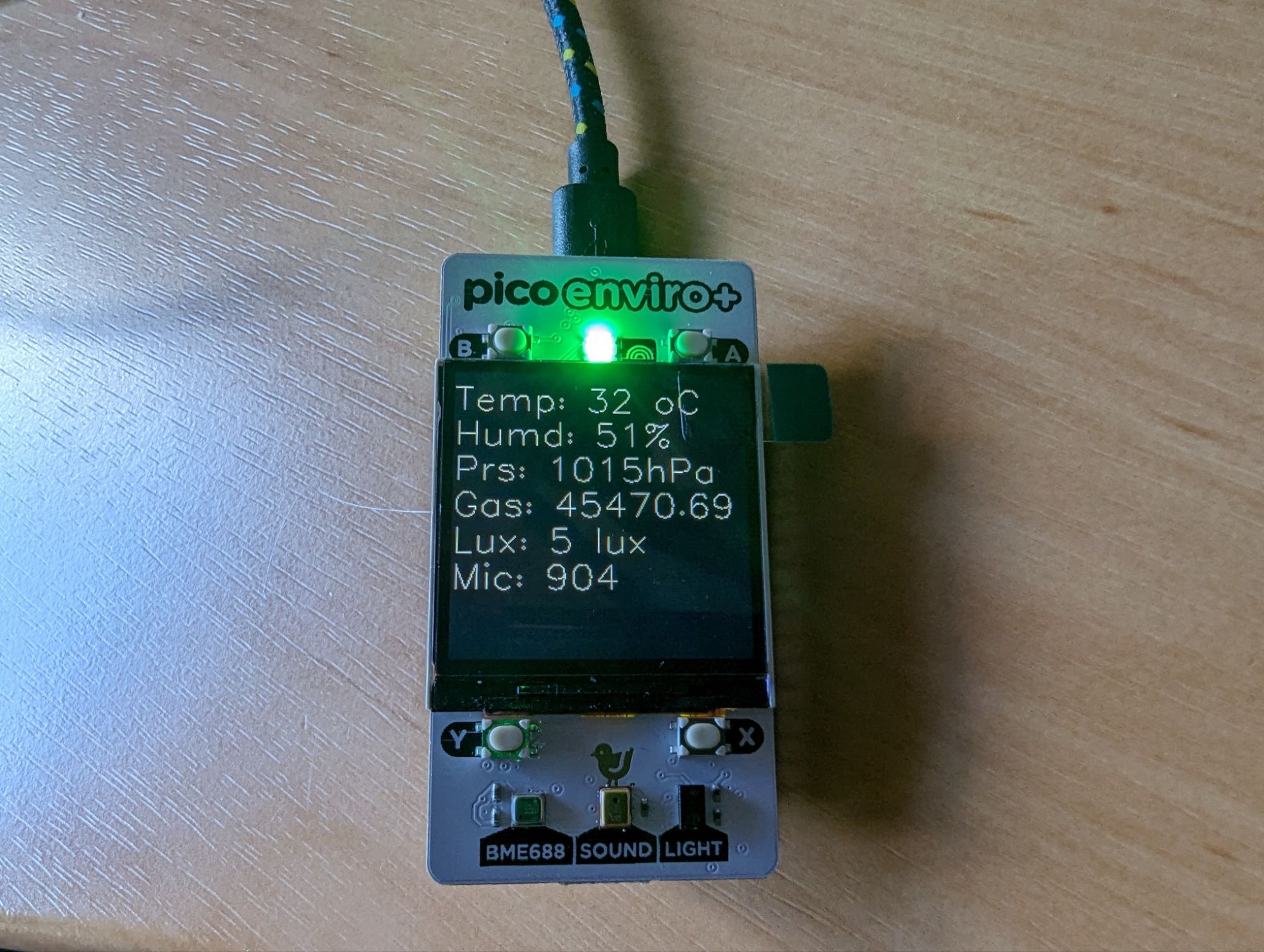 PIMORONI pico enviro+ with measurements on the screen.